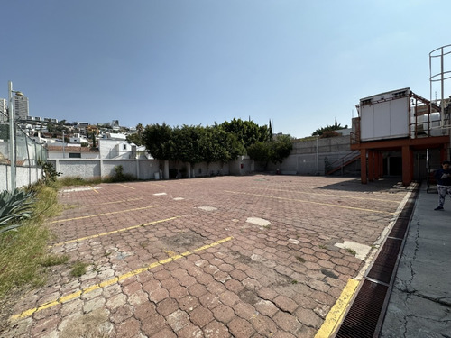 Excelente Local Comercial Sobre Prol. Bernardo Quintana, Qro.