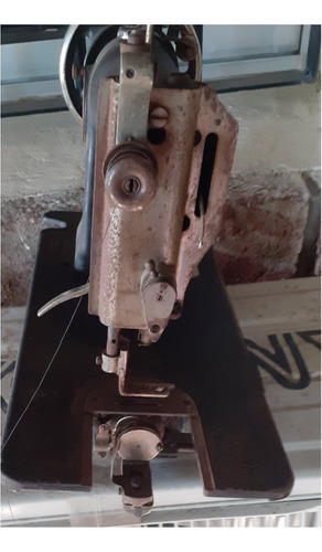 Maquina De Coser Para Arreglar O Para Repuesto Líquido (Usado)
