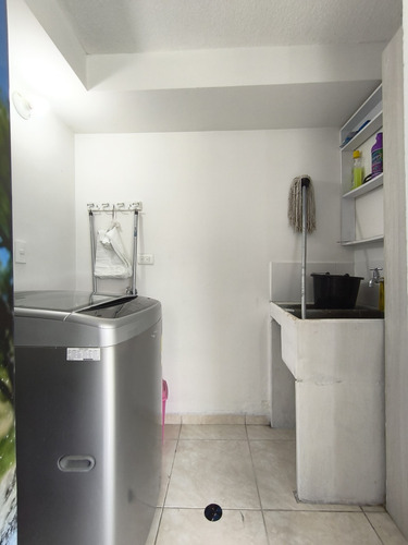 Apartamento En Venta En Prados Del Este. Cod V31031