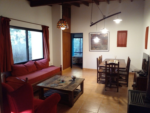 Casa Con Quincho Cerrado Y Pileta