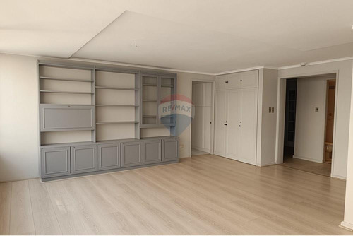Amplios Espacios Para Remodelar !!!