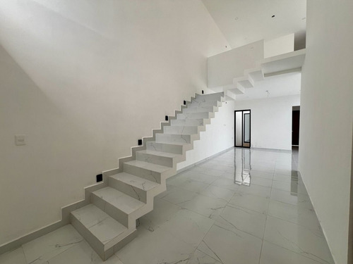 Casa En Venta En Morera, Cholul, De 4 Habitaciones Con Alberca