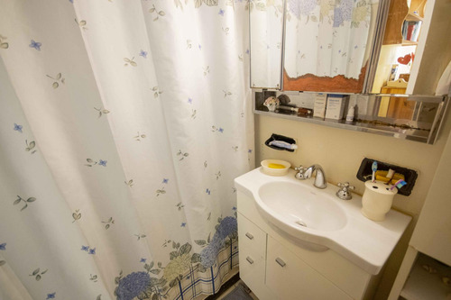 Departamento De 3 Ambientes En 2° Piso Por Escalera En Venta, En La Lucila.