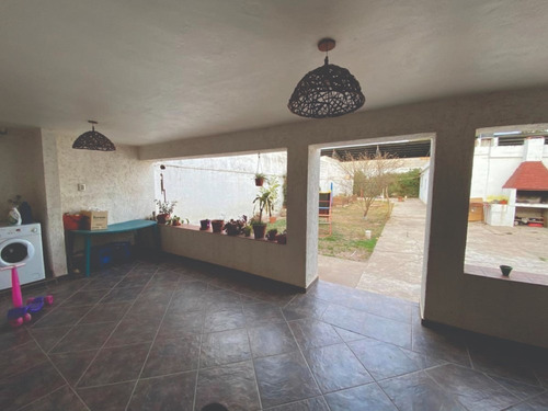 Imagen 6 de 30 de Ferreyra, Casa De 2 Dormitorios Más Departamento De 1 Dormitorio Y Escritorio