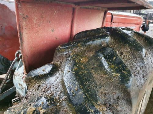 Trator Massey Ferguson