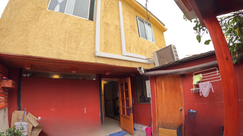 Casa En Venta De 4 Dorm. En Maipú