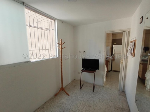 Imagen 13 de 14 de Ramiro Ruiz Vende Apto En Los Palos Grandes Mls #22-22370