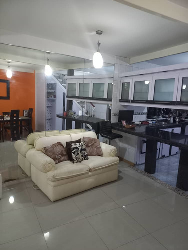 Imagen 4 de 14 de Casa De Dos Niveles Remodelada En Casco Central De Carrizal