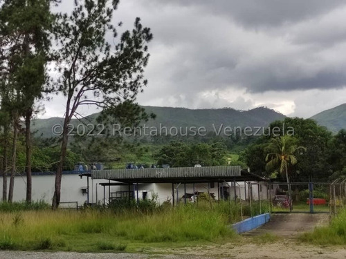 Imponente Finca De 70 Hectáreas, Para Uso Avícola, La Cual Cuenta Con 3 Pozos Profundos De Agua Con Sus Respectivas Bombas Sumergidas, Adicional Tiene 2 Tanques De Agua Con Capacidad De 105.000lt