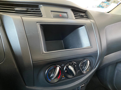 Imagen 11 de 14 de Nissan Np300 Estaquitas