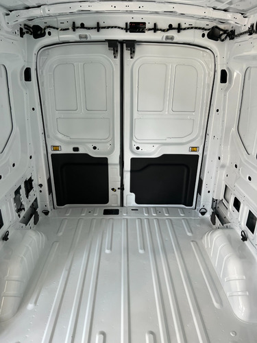 Imagen 8 de 16 de Ford Transit Furgon Medio