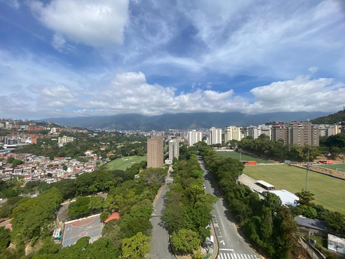 Confortable Ph Con Hermosa Vista 360° Del Sureste De Caracas, Excelente Iluminación Y Ventilación, En Zona Exclusiva Pocos Edificio, Calle Cerrada Vigilancia 24 Horas