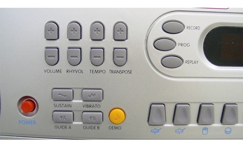 Teclado Musical Csr 558 100 Ritmos 54 Teclas 127/220V Cor Prateado 127/220V