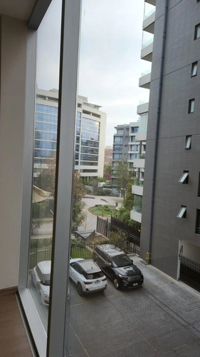 Oficina En Arriendo, Amplia Y Luminosa, En Las Condes