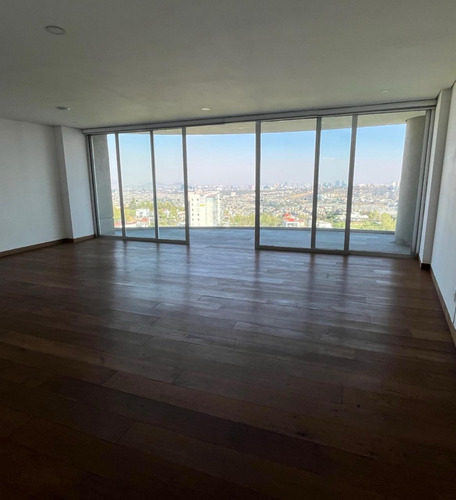 Departamento En Renta, Con Balcón Y Excelentes Vistas