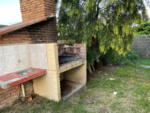 Alquilo Piriapolis Lindos Aptos Tipo Casita En Pleno Centro De Piriapolis A 5 De La Playa 2 Dormitorios Parrillerito Lugar Para El Auto Totalmente Equipado Para 5 Personas