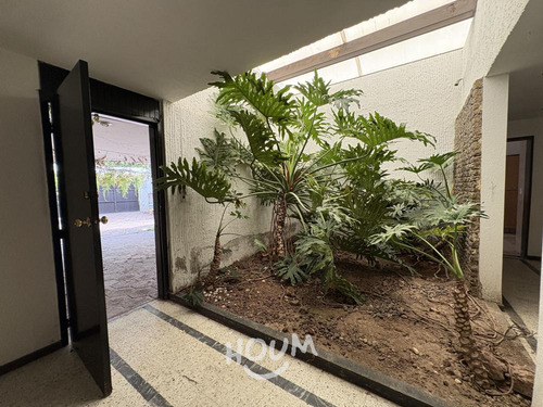 Casa En Colinas De San Javier, Guadalajara Con 7 Recámaras, 1305 M², Id: 151607