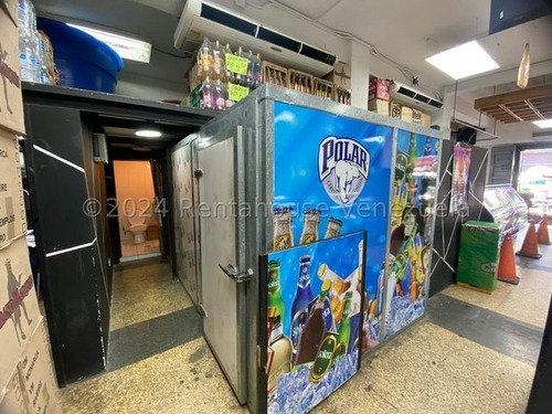 Ag. Vende Fondo De Comercio Con Excelente Ubicación En Catia.
