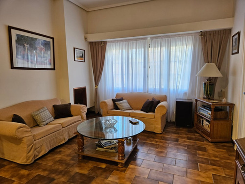 Casa Céntrica Haedo.6 Amb 240mts 180 Cubiertos 4 Dorm .3 Baños.garage.apta Credito. Luminosa.amplia.buena Distribucion Y Triple Circulacion ( Para Vivienda.oficina O Estudio).