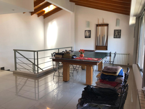 Casa 5 Amb Con Fondo Libre Y Pileta - La Mas Linda Del Barrio... Visitela !
