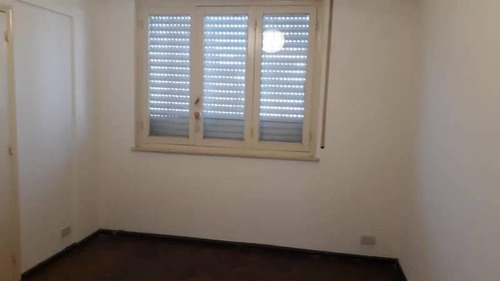 Imagen 5 de 6 de Se Vende Departamento Al Frente Con 2 Dormitorios Y 2 Balcones. Zona Centro.