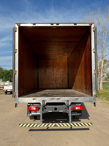 Imagen 16 de 17 de Volvo Vm260 4x2 R 2014