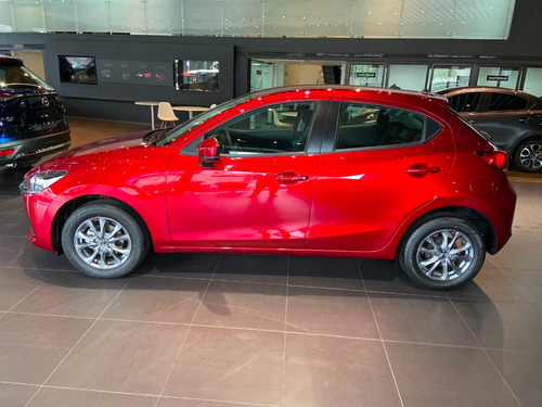 Imagen 2 de 14 de Mazda 2 Automático Touring