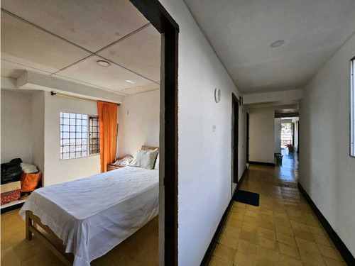 Venta De Apartamento En Segundo Piso. Barrio Modelo. Barranquilla