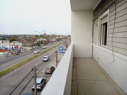 Apartamento Grande Sobre Avenida
