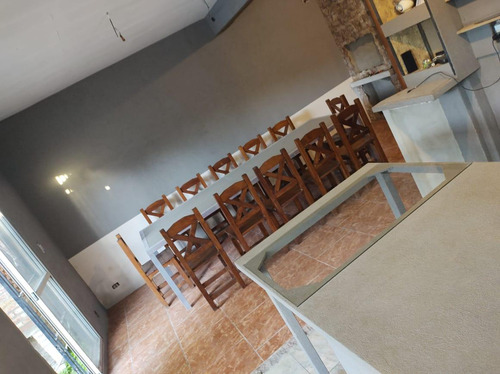 Casa En Venta - 4 Dormitorios 4 Baños - Cocheras - 344mts2 - Burzaco