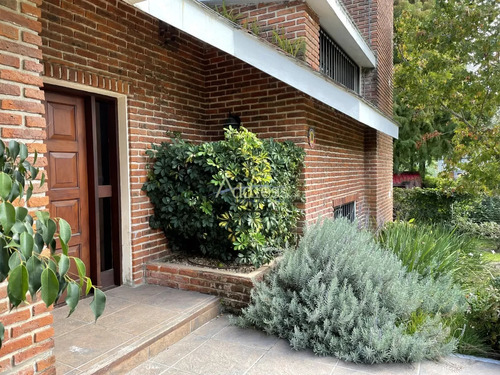 Casa De 3 Dormitorios 2 Baños En Zona Lugano, Punta Del Este