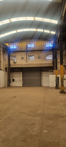Galpon En Alquiler De 437 M2 - Puente Grúa - + 157 M2 Descubierto + Oficinas - Wilde