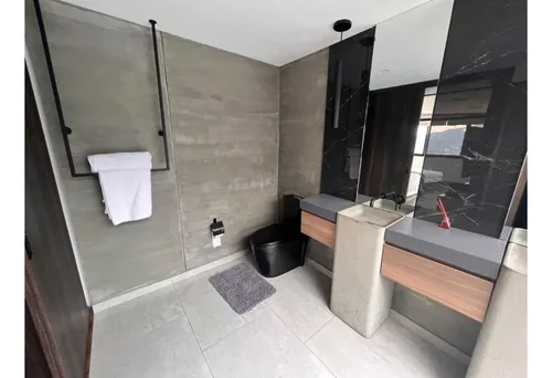 Vendo Apartamento Triplex En El Poblado, San Lucas