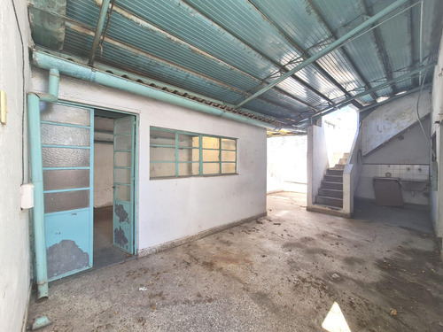 Casa Para Refaccionar Sobre Lote Propio En Monte Castro.