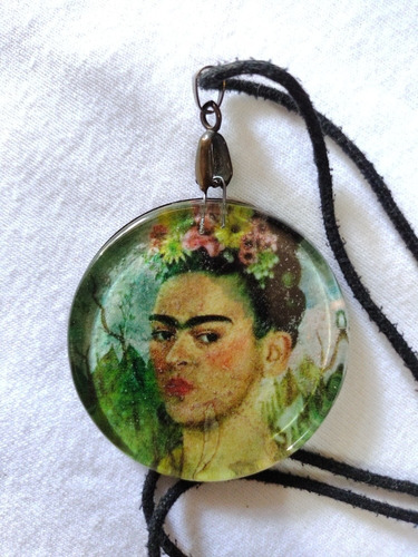 Dije Colgante Frida Kahlo Vidrio Y Color Bronce