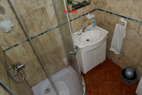 Oportunidad!! Casa En Dos Plantas + Local+ Parque!