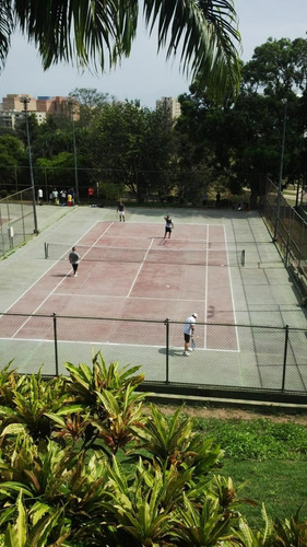 Imagen 9 de 13 de Se Vende Accion Con Puesto En El Agua Caraballeda Golf & Yacht Club