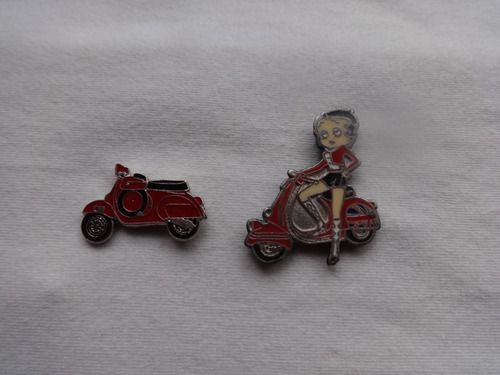 2 Pin Vespa Betty Boop Piaggio Moto Roja Insignia Solapa