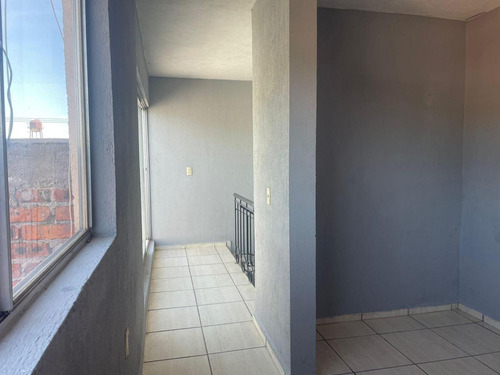 Casa En Venta En Col. Bernardo Cobos, Irapuato, Gto.