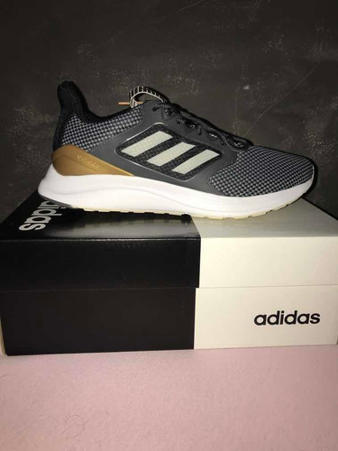 Tênis adidas