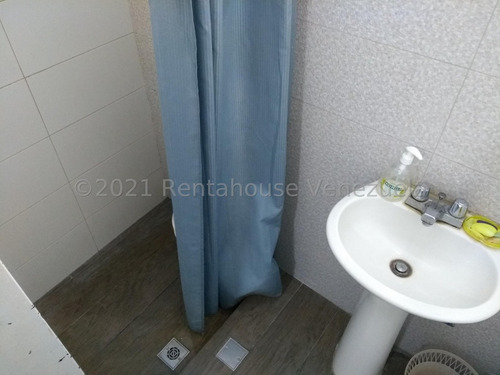Imagen 17 de 19 de Casa En Venta En Santa Cecilia, Calle Cerrada.