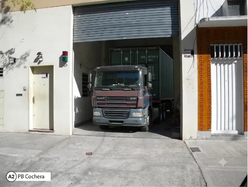 Deposito / Fabrica Y Oficinas Moderna, Monta Carga, Zona Tranquila Y Estratégica Para Trabajar.