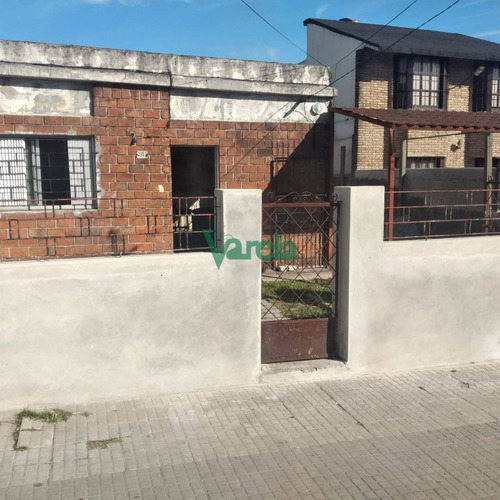 Imagen 1 de 10 de Casa En Venta Maroñas 3 Dorm 2 Baños Cochera X 2 Fondo Parrillero - Montevideo Maroñas