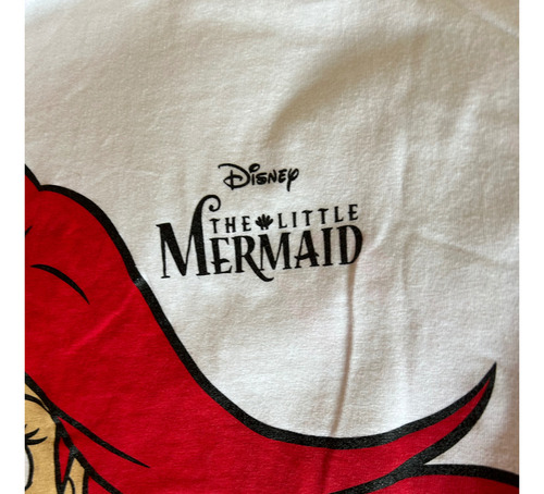Playera La Sirenita Disney Talla S Oversized Blanca Mujer (Usado)