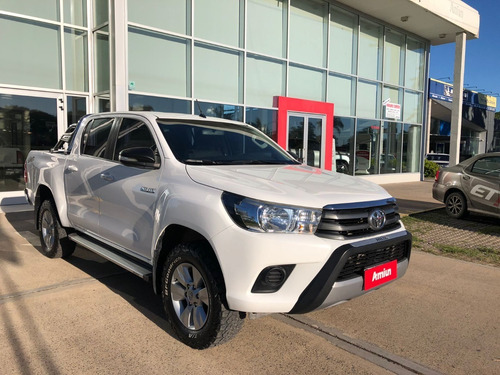 Imagen 5 de 10 de Toyota Hilux 4x4 Dc Sr 2.8 Tdi 6 Mt 2017 (int 7823)