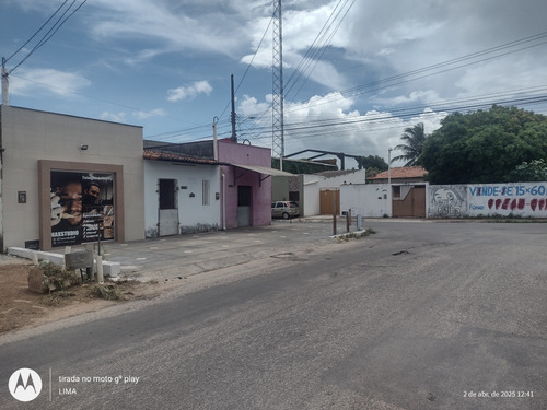 São 2 Casas Com Um Ponto Comercial Total De 216m4