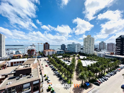 Apartamento Amplio Con Vista Al Mar De Tres Dormitorios En Peninsula