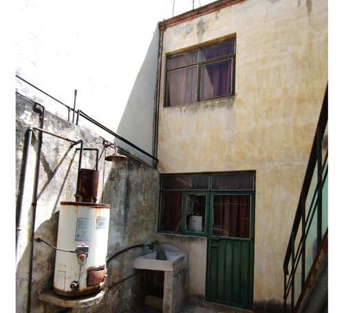 Casa Amplia Y Terreno Adicional Con Gran Ubicación En Puebla