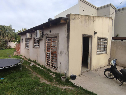 Imagen 3 de 6 de Venta Casa En City Bell Sobre Lote De 10x40 - 448 E/ 27 Y 28
