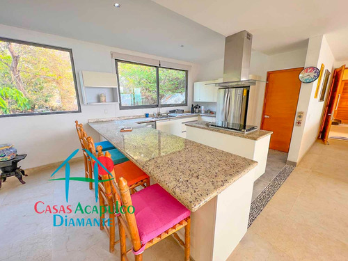 Cad La Joya Residencial 4. Terraza, Vista A La Bahía De Puerto Marqués